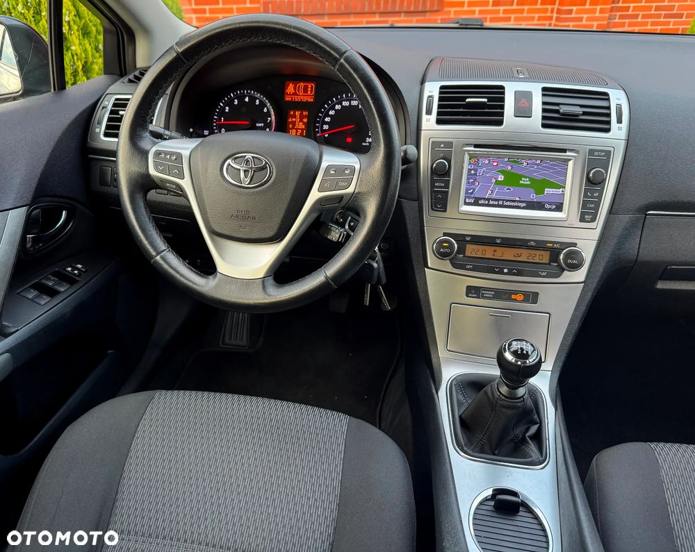 Toyota Avensis 1.6 Premium - 14