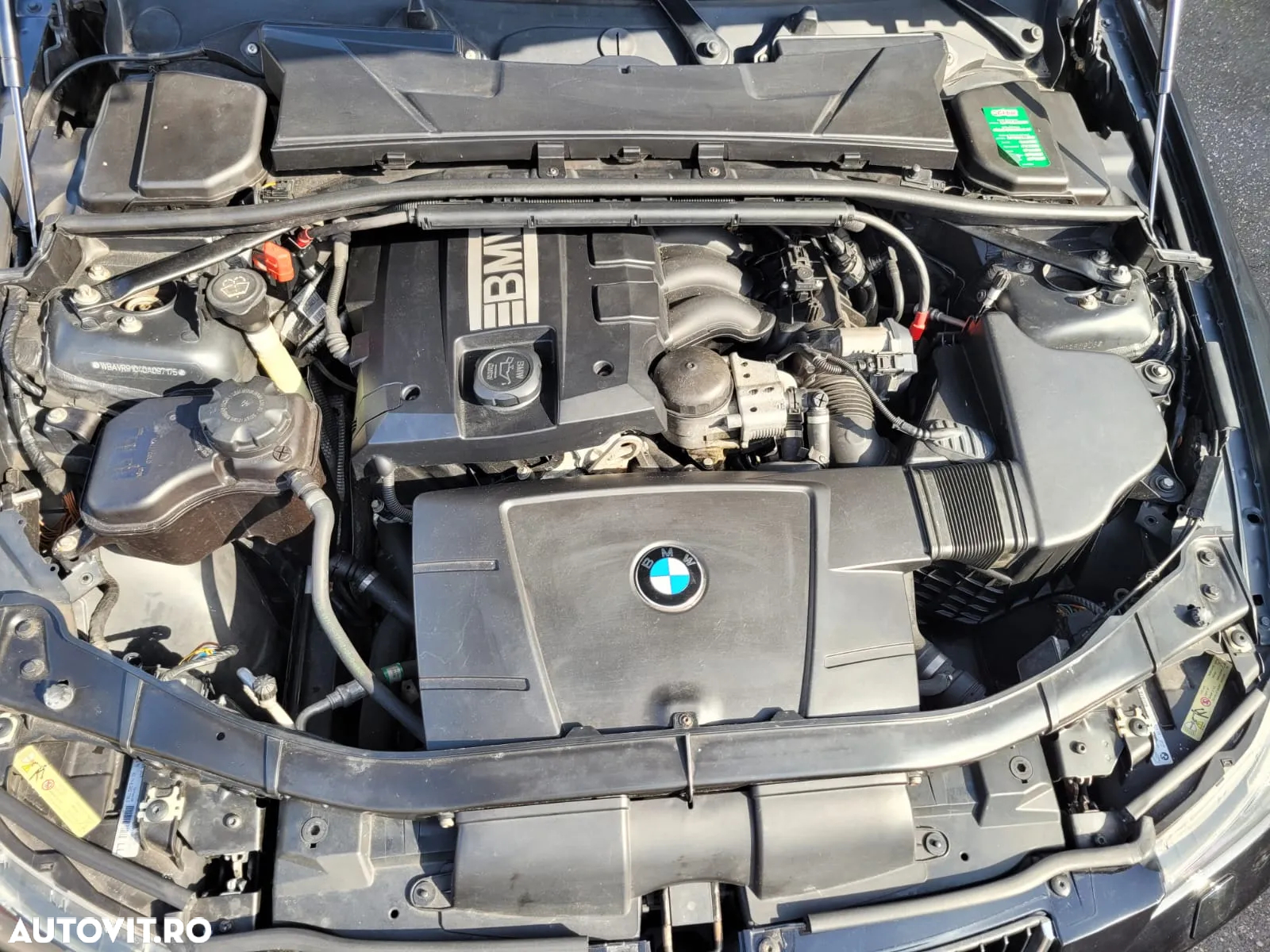 BMW Seria 3 320i Touring Aut. Edition Exclusive - 28