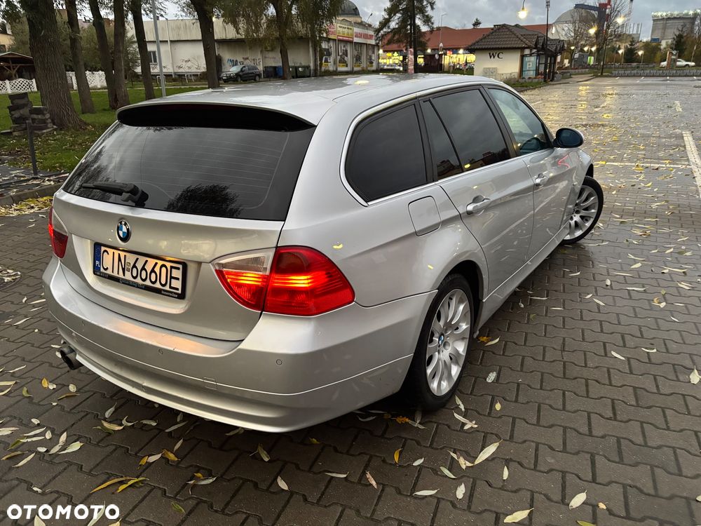 BMW Seria 3 330xd DPF Touring - 4