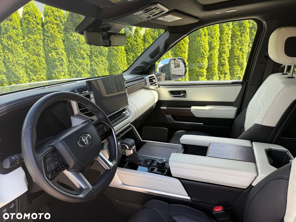 Toyota Sequoia - 24
