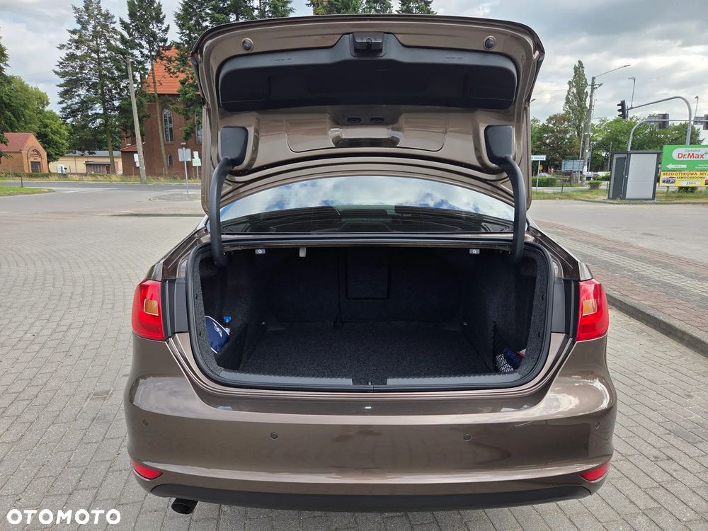 Volkswagen Jetta 1.2 TSI Comfortline - 23