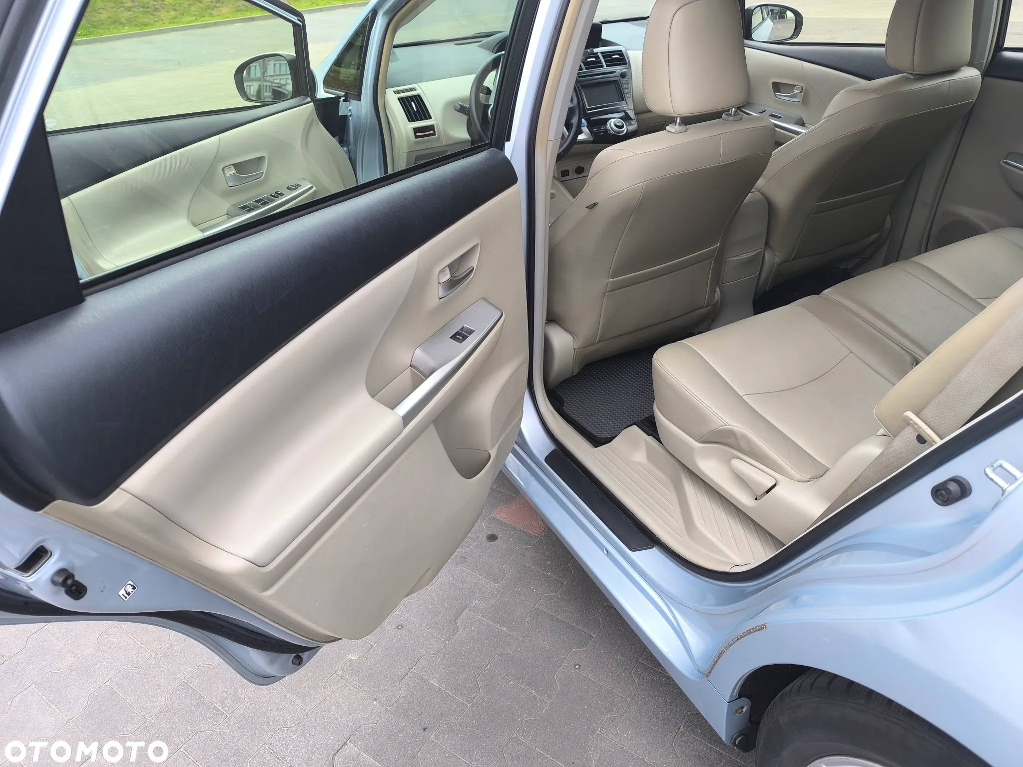 Toyota Prius+ - 10