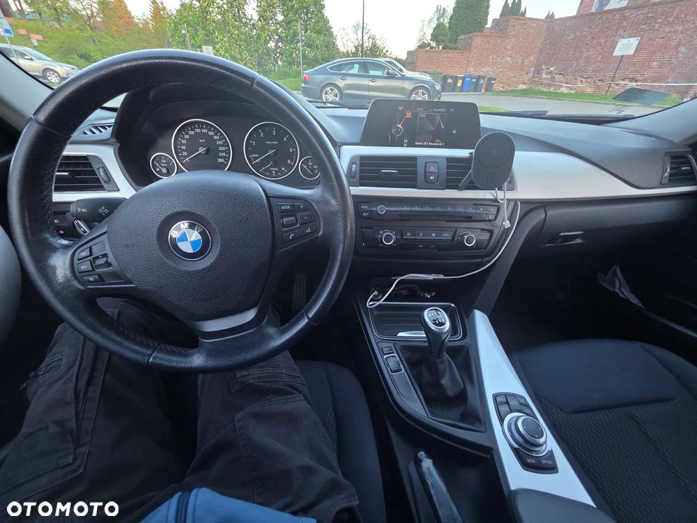 BMW Seria 3 316d - 10