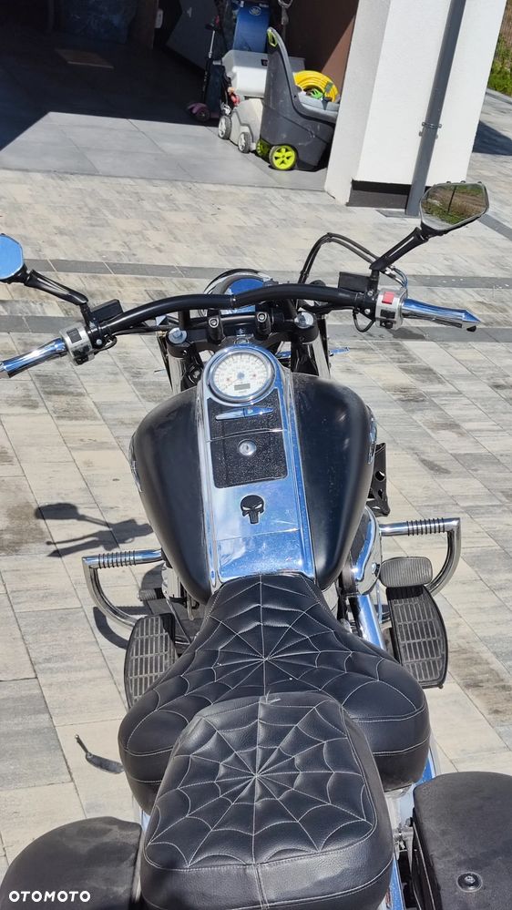 Suzuki Intruder - 3