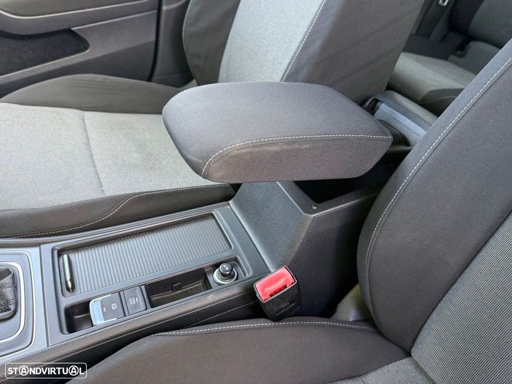 VW Golf 1.6 TDi Trendline DSG - 19