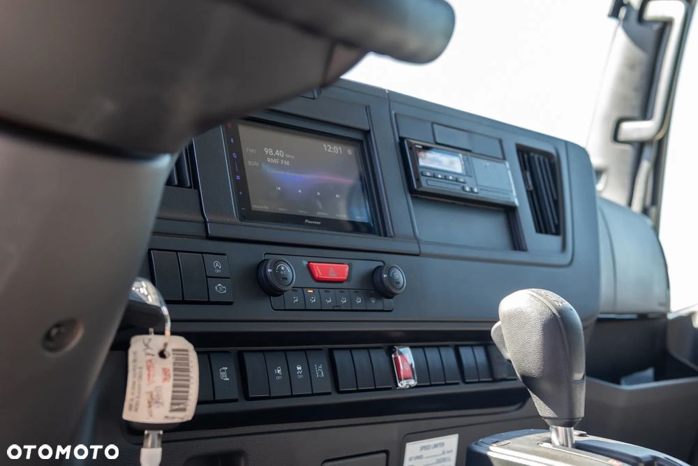 Isuzu M30 - 23