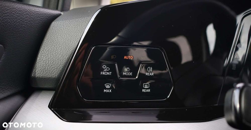 Volkswagen Golf - 34