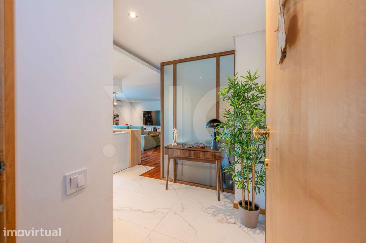 Apartamento T3 Remodelado com Varanda, Garagem e Arrumos na Maia - Grande imagem: 3/53