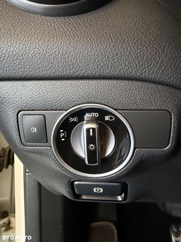 Mercedes-Benz GLA 200 7G-DCT AMG Line - 17