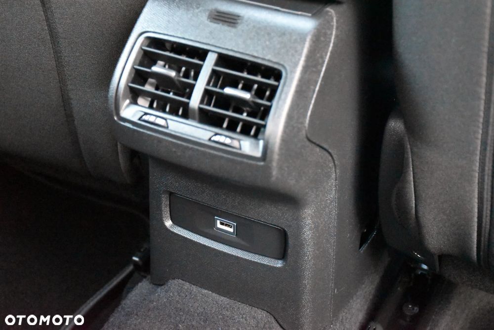 Citroën C4 BlueHDi 130 Stop&Start EAT8 FEEL PACK - 30