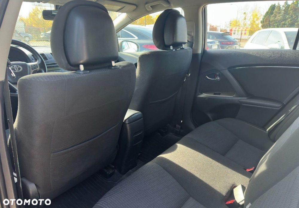 Toyota Avensis - 9