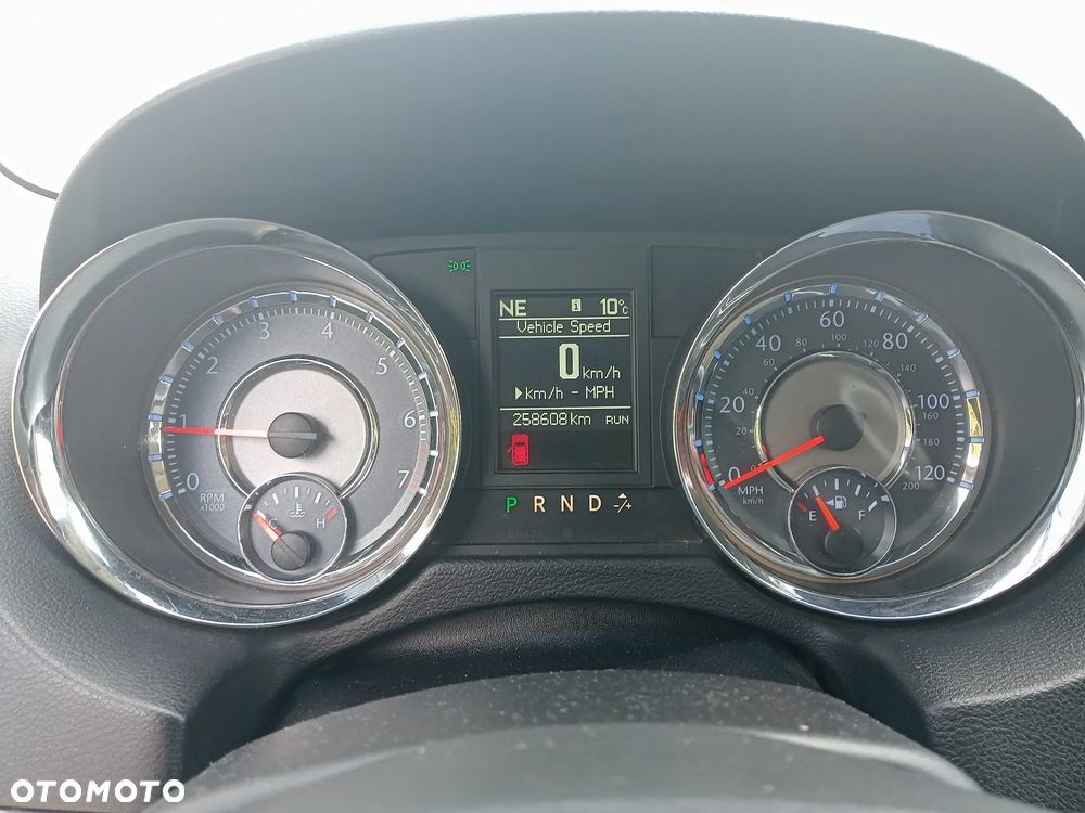 Chrysler Town & Country 3.6 Limited - 9