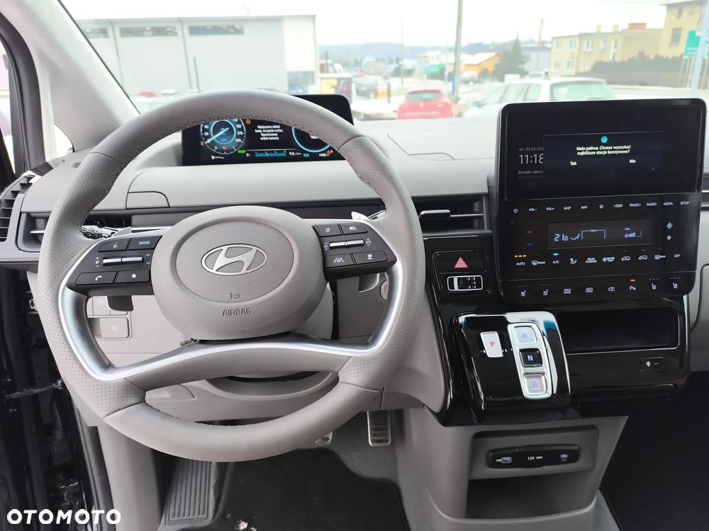Hyundai Staria 1.6 T-GDI HEV Luxury - 13