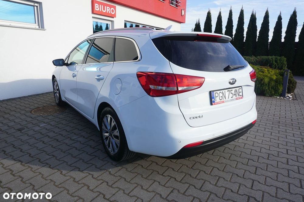 Kia Ceed 1.6 GDI Dream Team Edition - 4