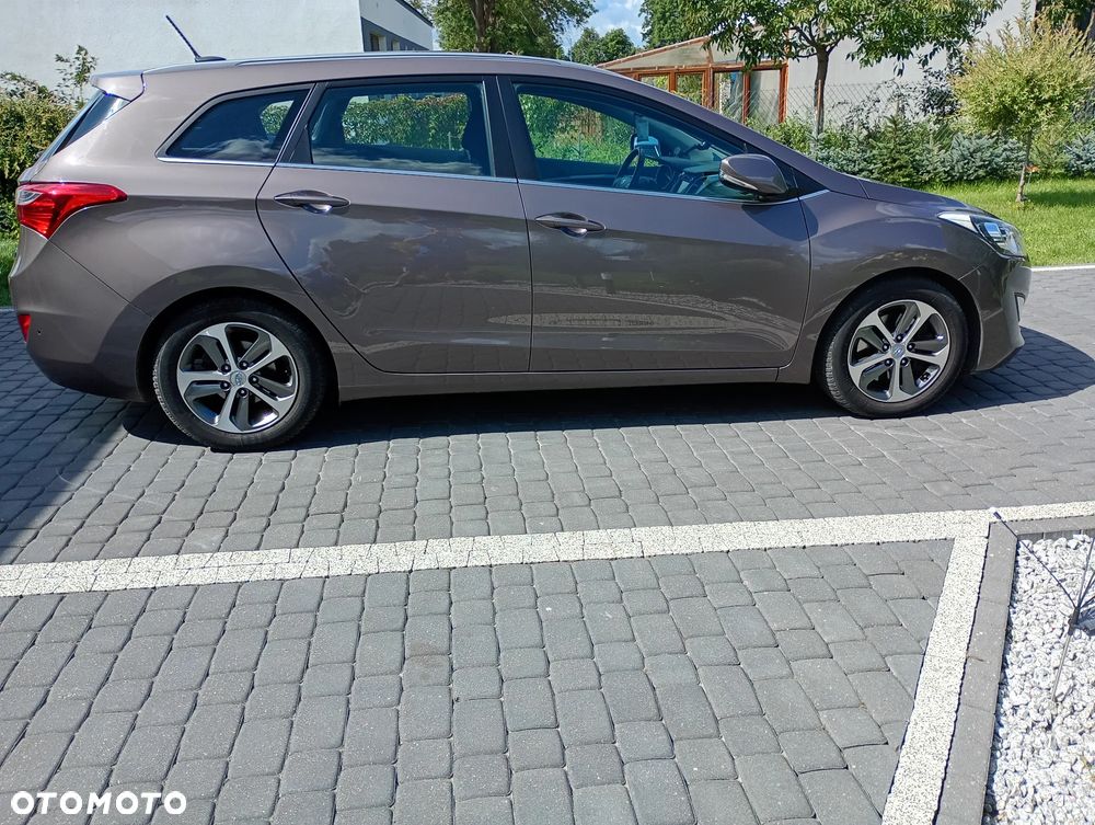 Hyundai i30 blue Kombi 1.6 CRDi YES Silver - 2