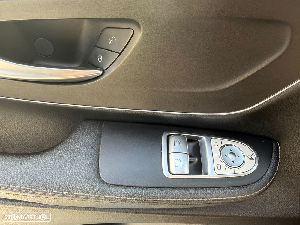 Mercedes-Benz V 220 CDI Longo Avantgarde Aut. - 11