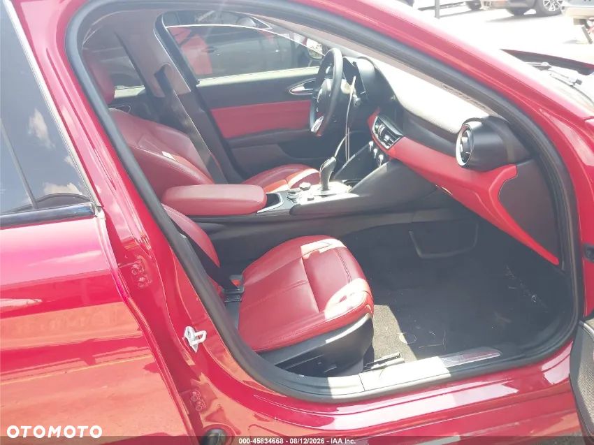 Alfa Romeo Giulia ver-2-0-turbo-16v-at8--q4 - 6