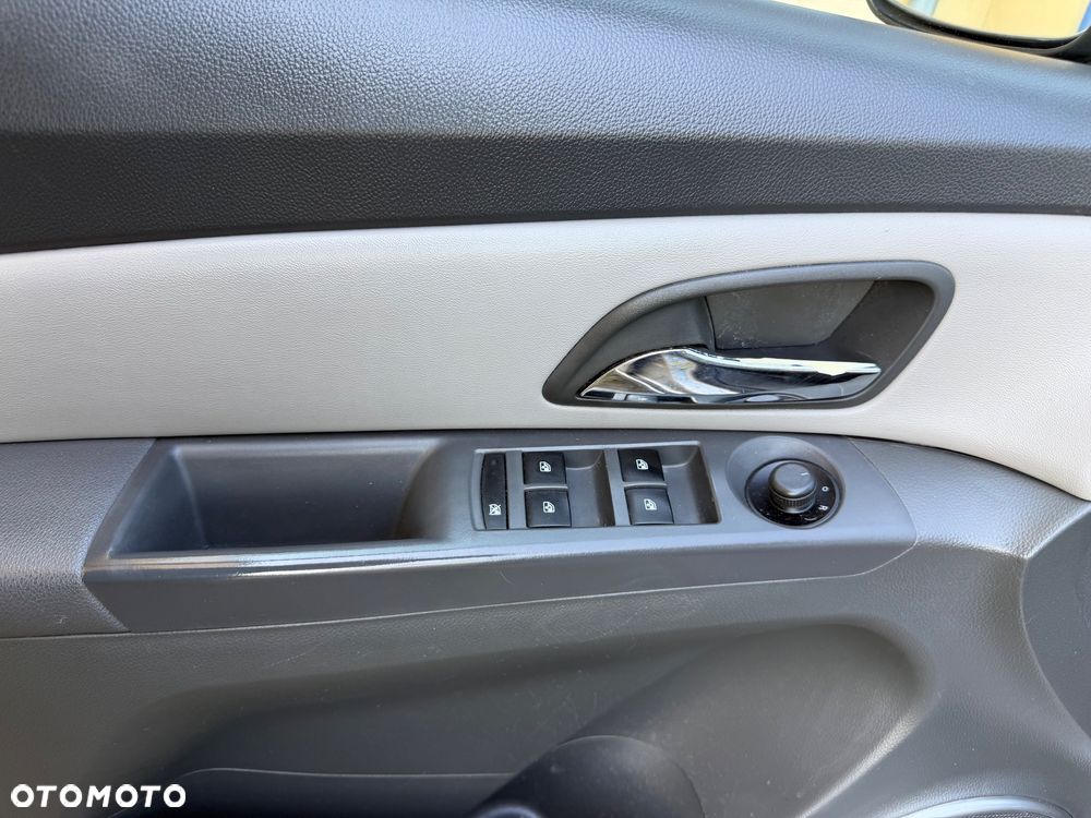 Chevrolet Cruze 1.8 LT+ - 13
