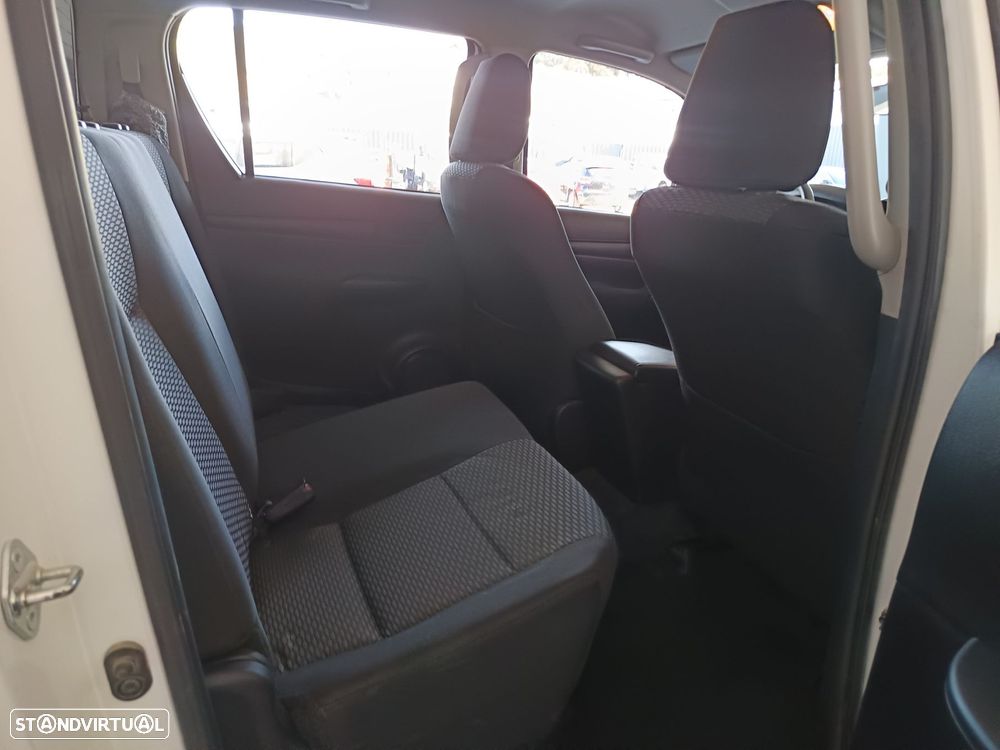 Toyota Hilux 2.4 D-4D 4WD CD CM - 19