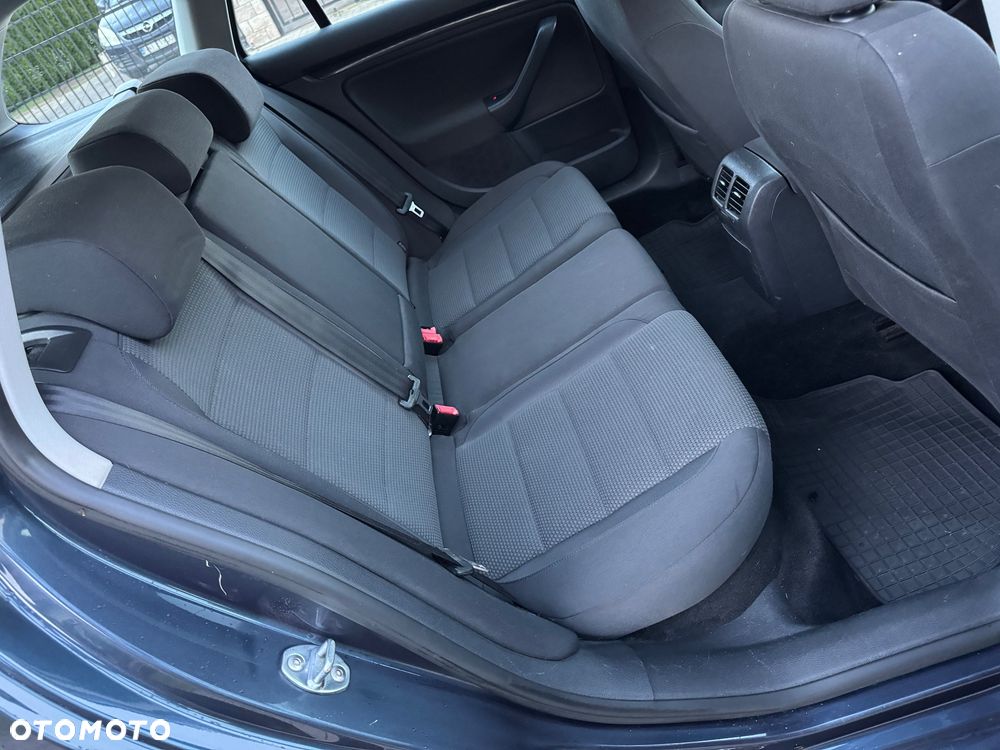 Volkswagen Golf - 32