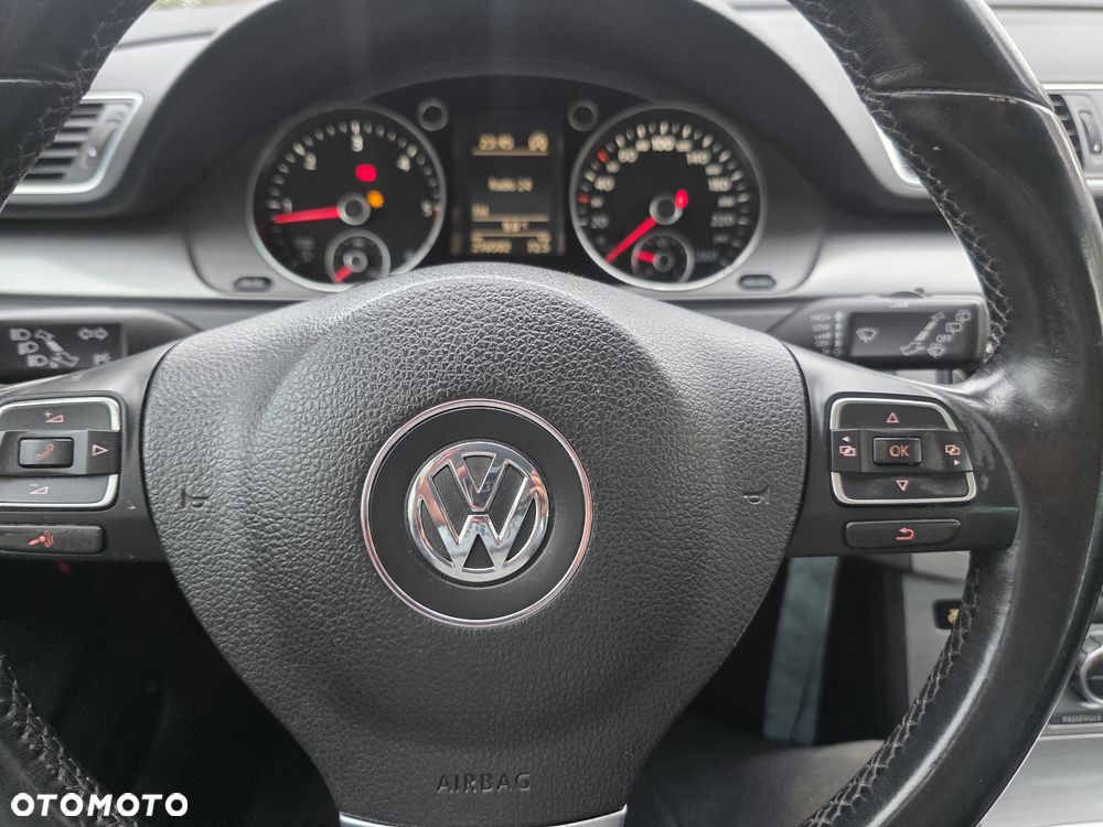 Volkswagen Passat - 25