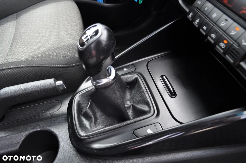 Kia Carens 1.6 GDI L - 32