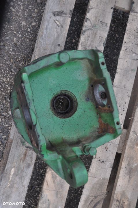 ZWROTNICA JOHN DEERE 3 SATELITY - 3