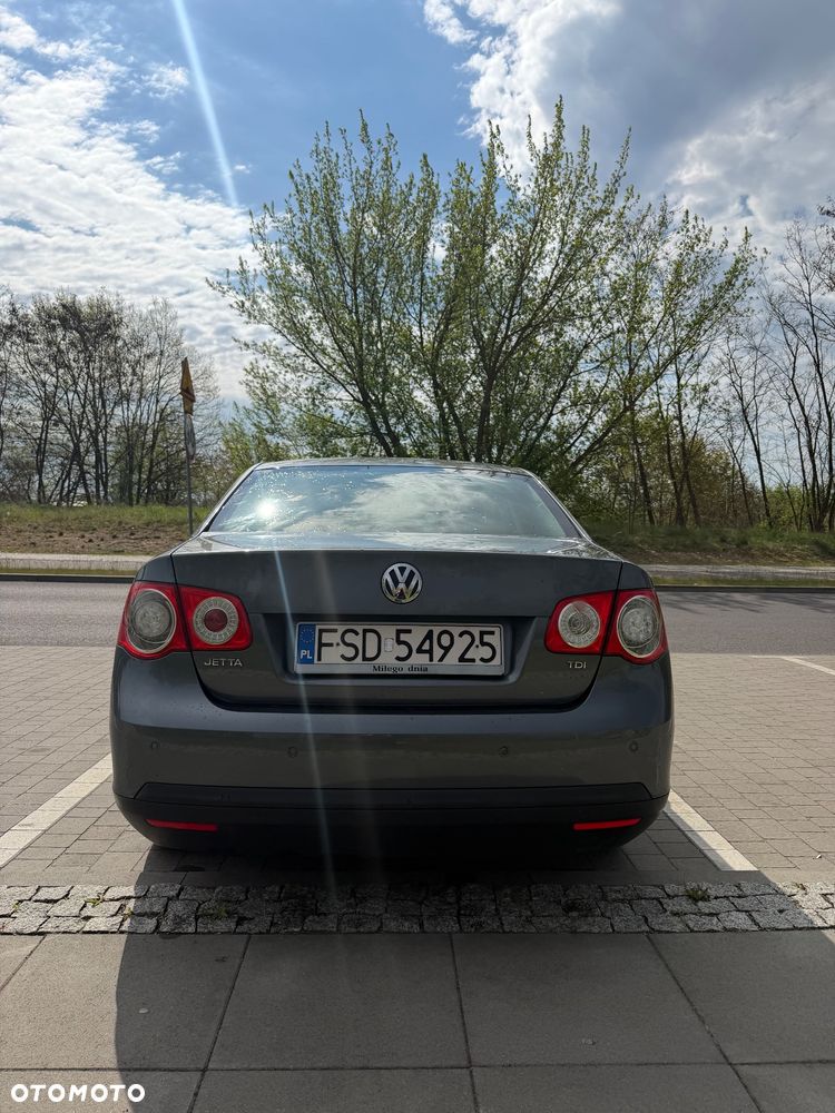 Volkswagen Jetta 1.9 TDI DPF Comfortline - 11