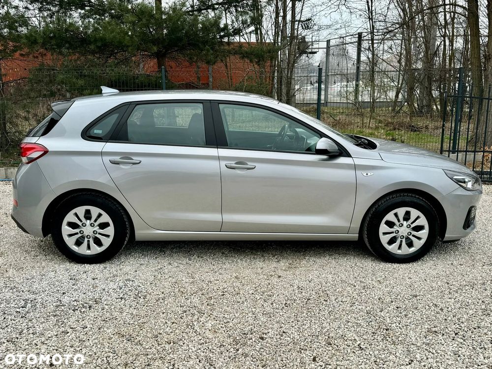 Hyundai i30 1.5 DPI Classic + - 7