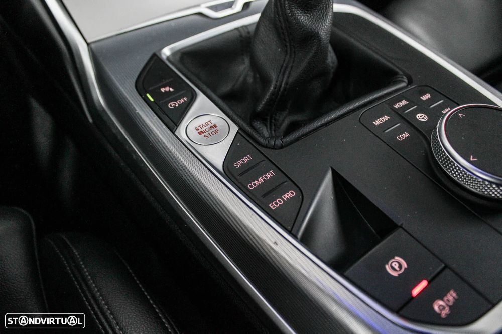 BMW 318 d Line Sport - 37