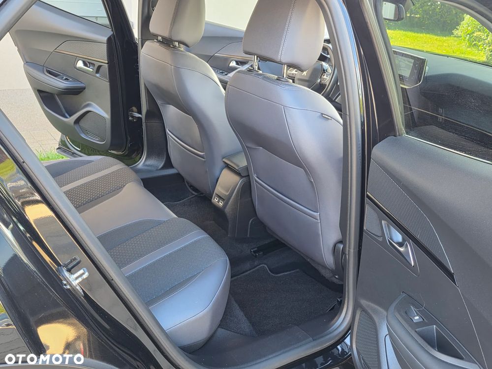 Peugeot 2008 1.5 BlueHDi Allure Pack S&S EAT8 - 32