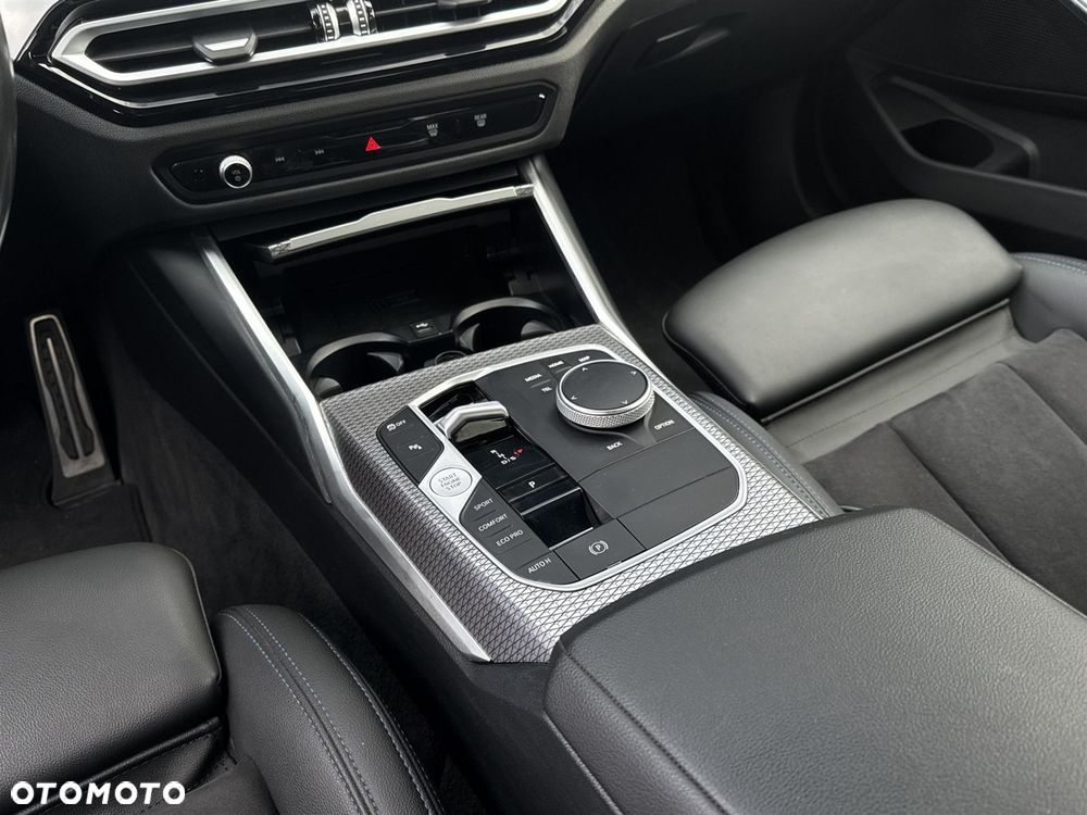 BMW Seria 3 320d xDrive - 17