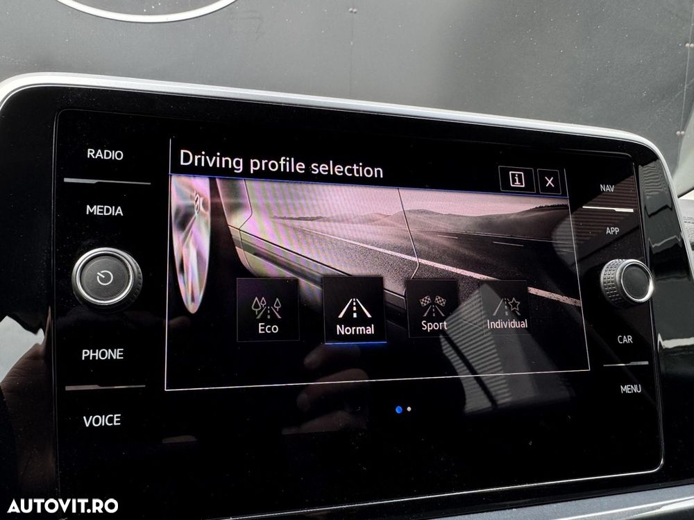 Volkswagen T-Roc - 17