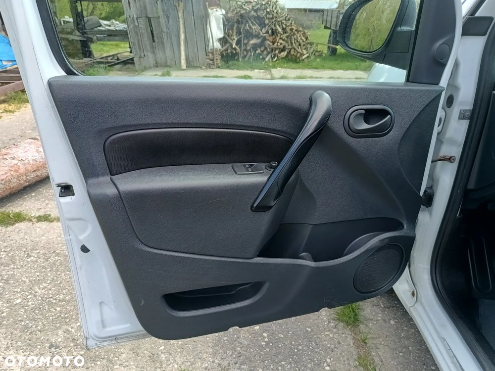 Renault Kangoo wersja MAXI LONG 1.5 diesel 90kM 2016 rok WEBASTO, NIEWIELKI PRZEBIEG-160tyś. SPRAWNY 100% ZAREJESTROWANY!!! - 30