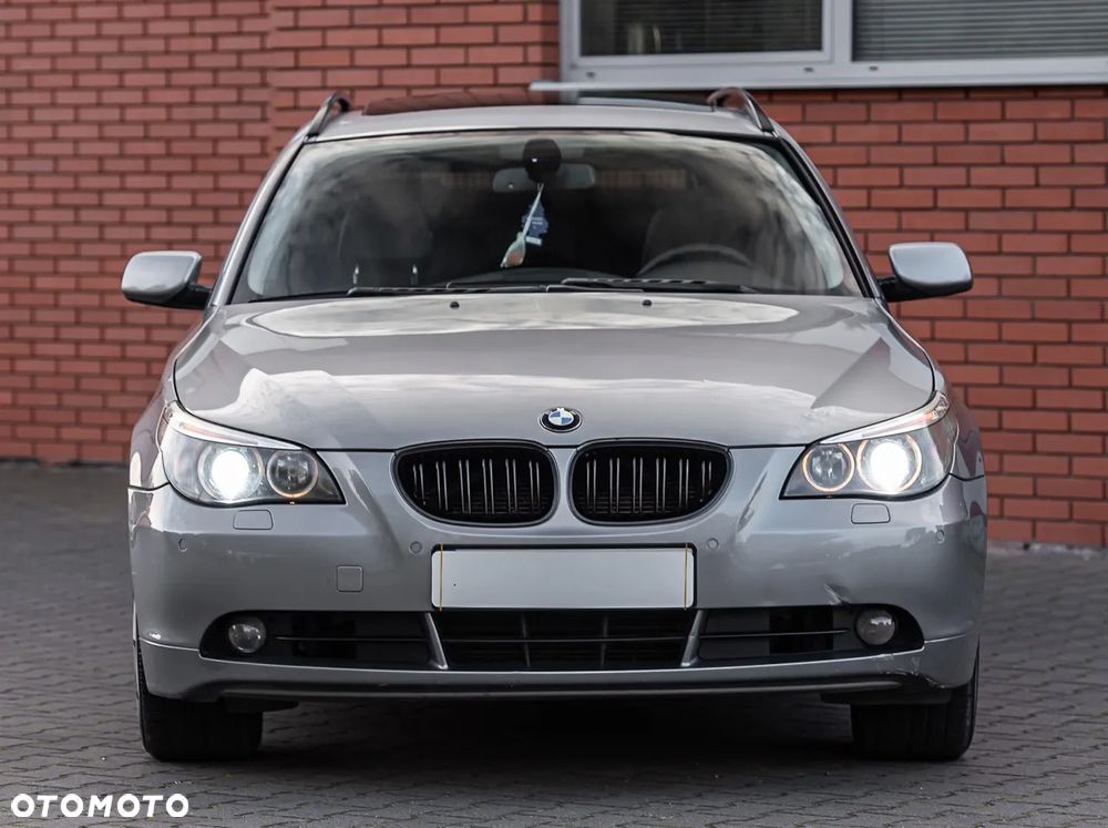 BMW Seria 5 523i Touring - 4