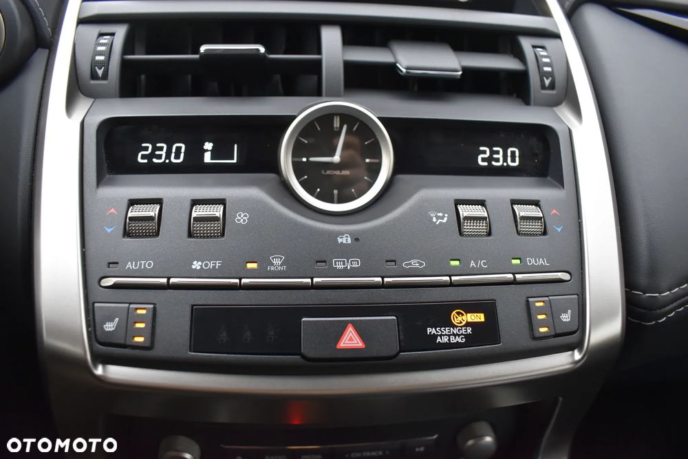 Lexus NX 300h Business Edition AWD - 32