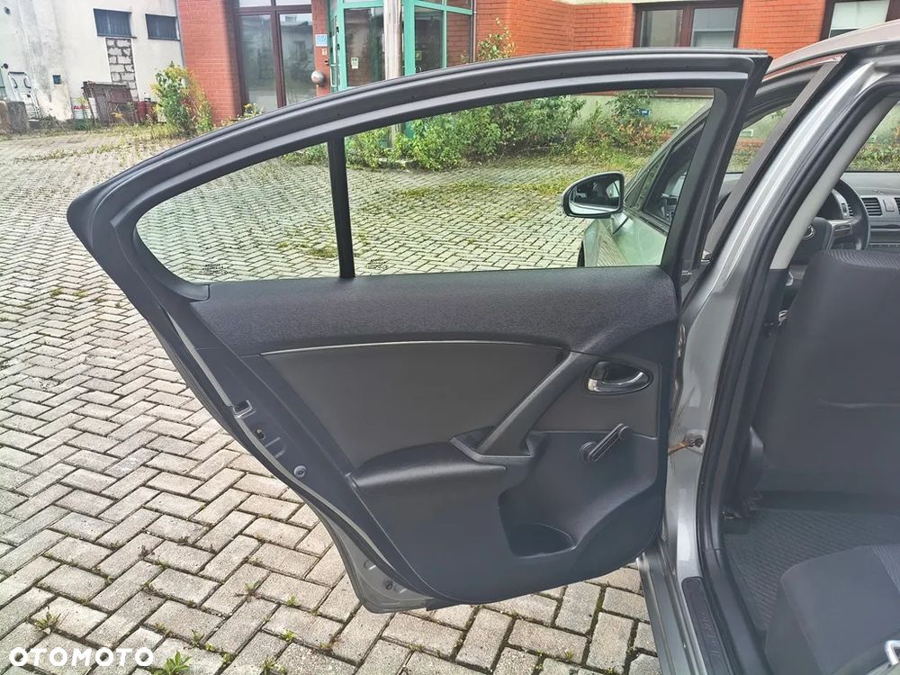 Toyota Avensis 1.6 Active - 22