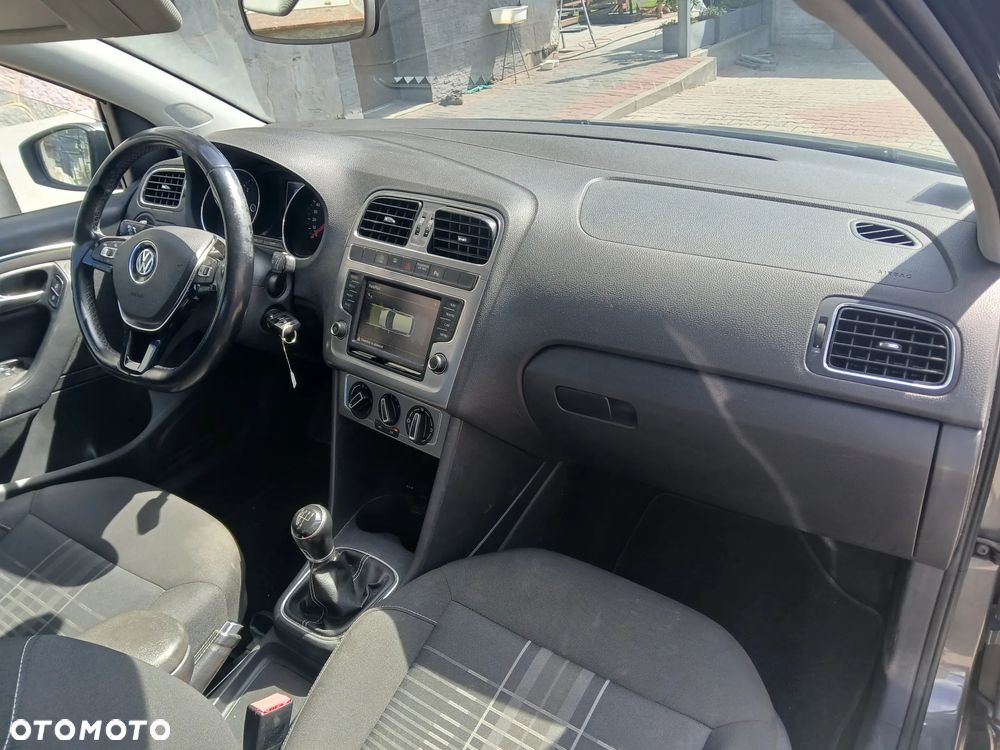 Volkswagen Polo 1.4 TDI Blue Motion Technology Lounge - 16