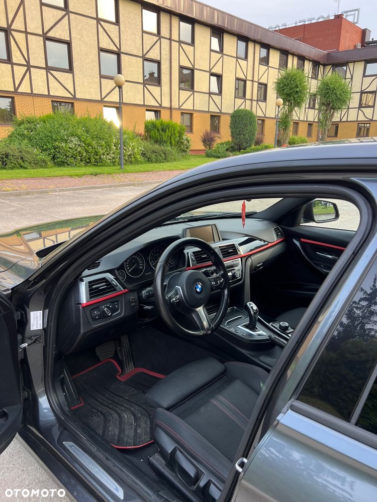 BMW Seria 3 330i Sport - 12