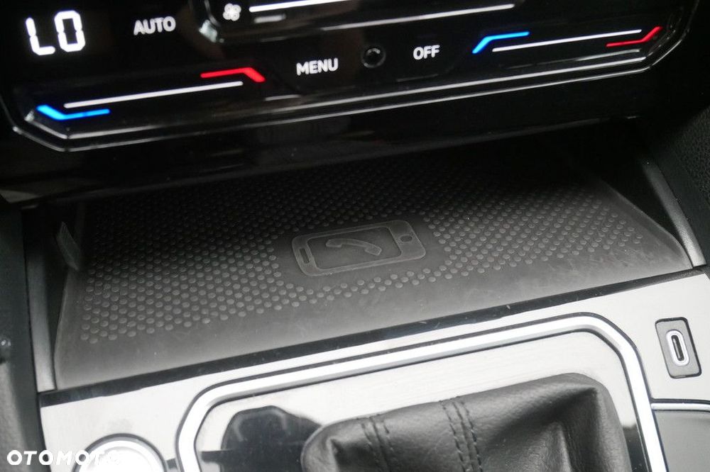 Volkswagen Passat Variant 2.0 TSI Business DSG - 22