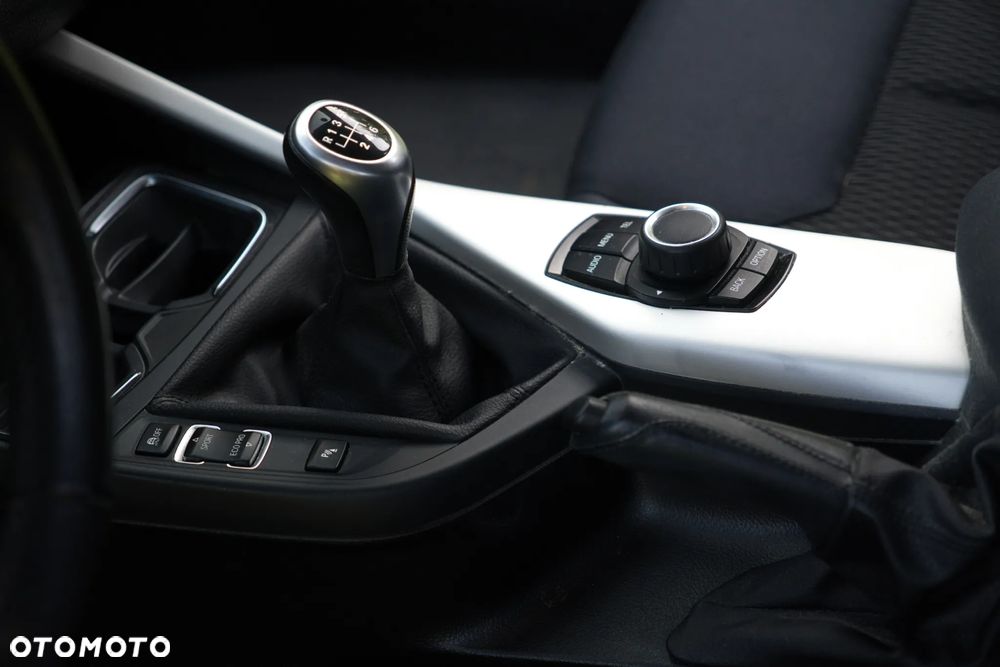BMW Seria 1 116d EfficientDynamics Edition - 16