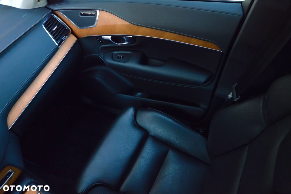Volvo XC 90 - 23
