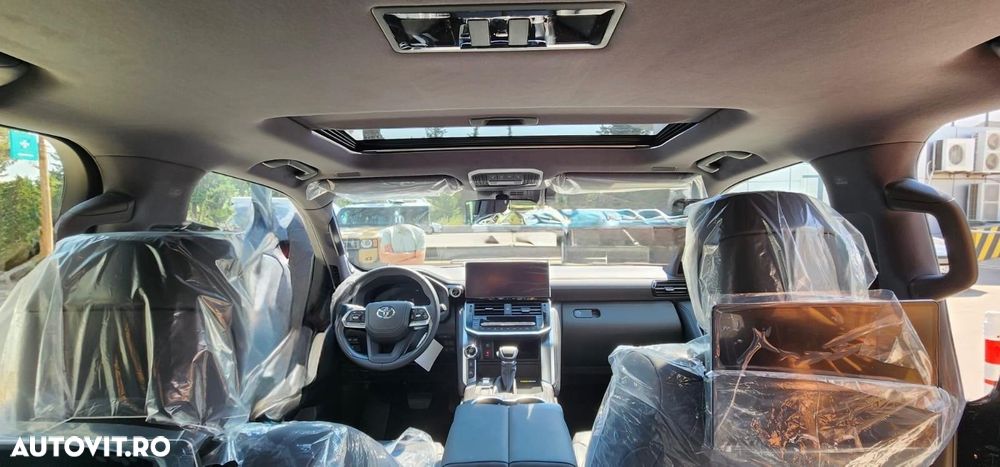 Toyota Land Cruiser 300 - 12