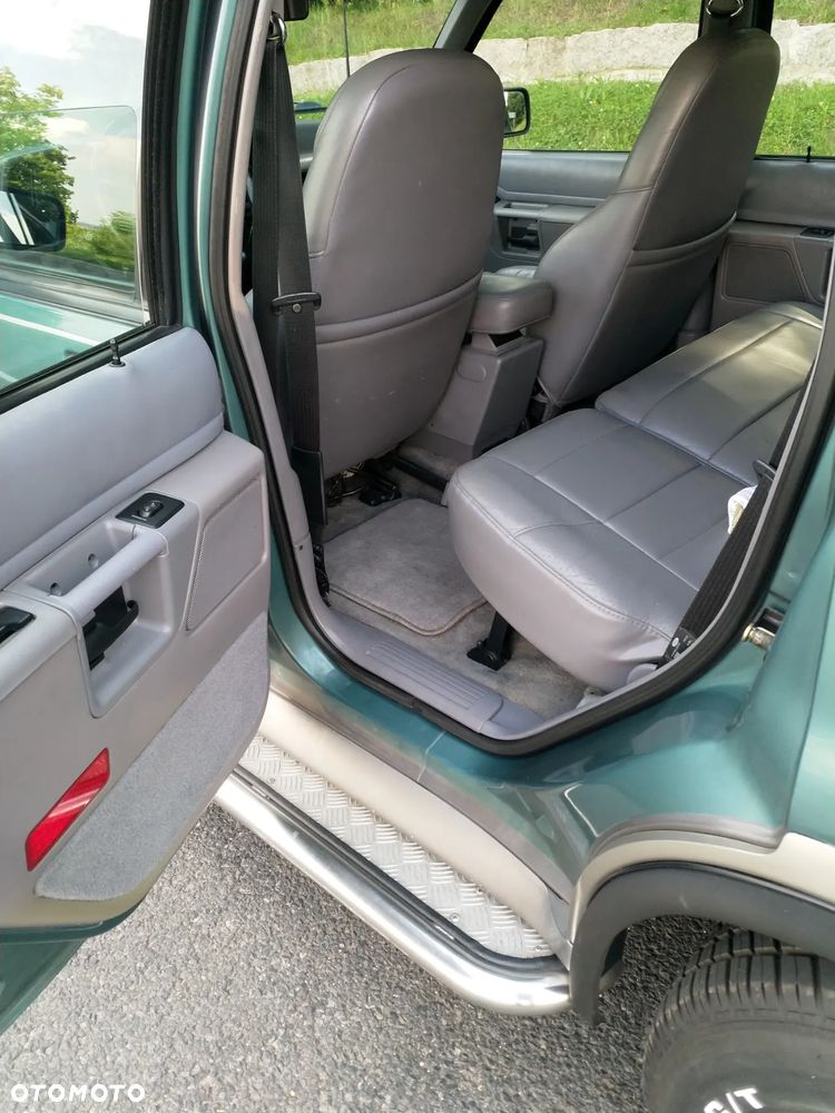 Ford Explorer Standard - 22