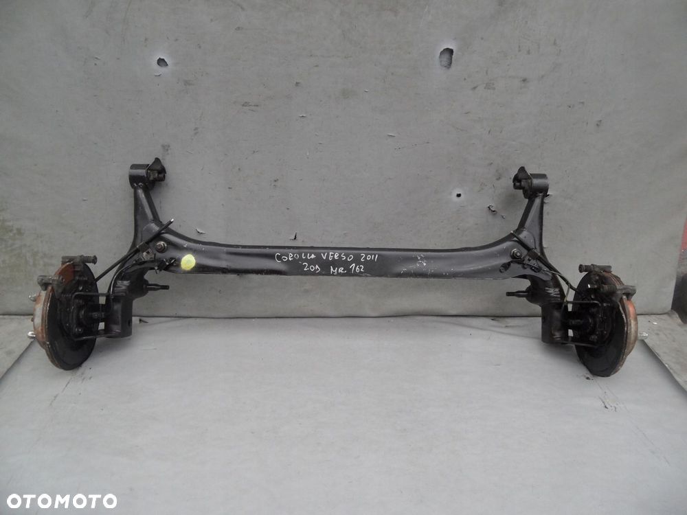 OŚ TYLNA BELKA ZAWIESZENIA TYŁ TOYOTA COROLLA VERSO 2011 IGŁA - 1