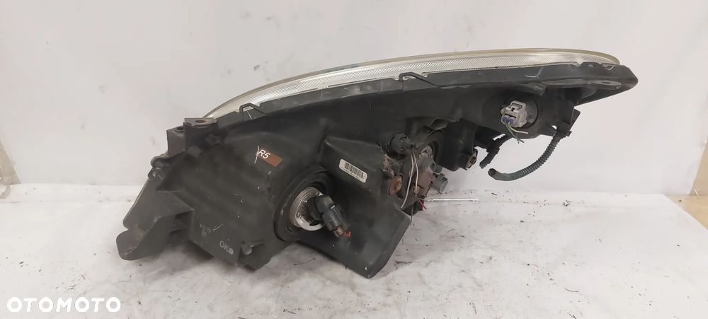.  PRZOD PRZEDNIA LAMPA PRAWA TOYOTA COROLLA VERSO - 4