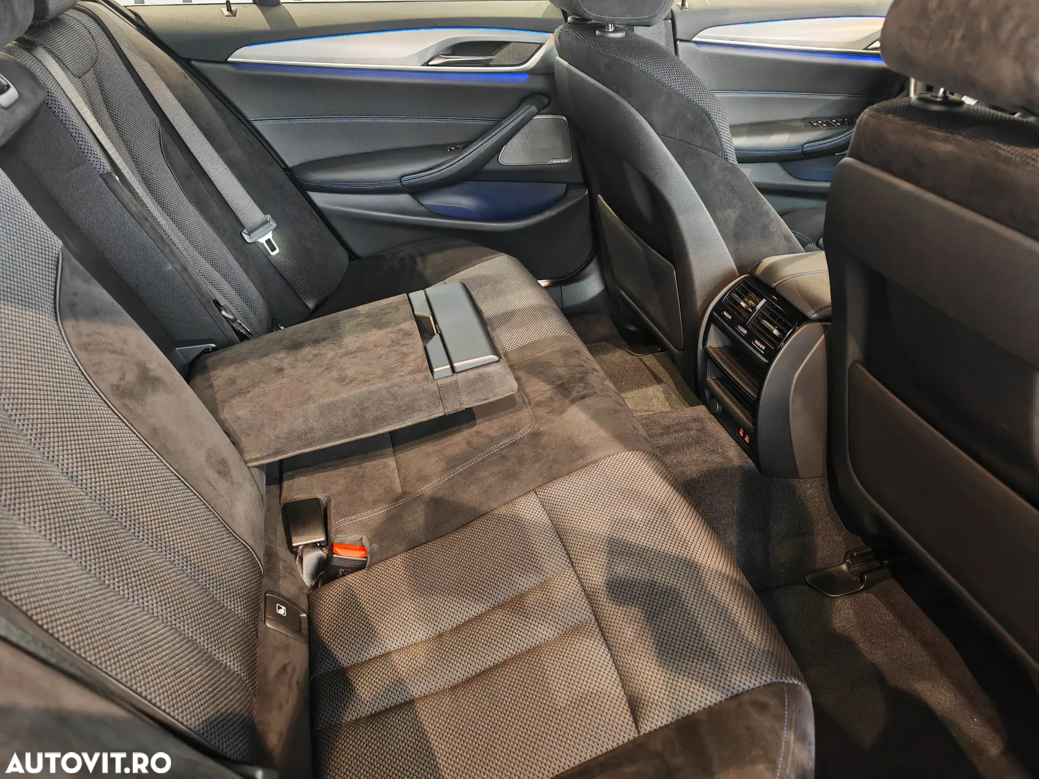 BMW Seria 5 520d xDrive AT - 12