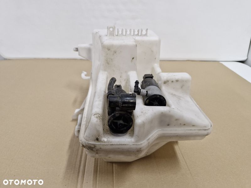 VOLVO V40 2 II ZBIORNIK ZBIORNICZEK PŁYNU DO SPRYSKIWACZY 2 POMPKI 31391615 - 2