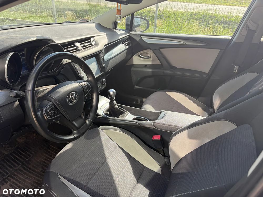 Toyota Avensis 1.8 Premium - 5