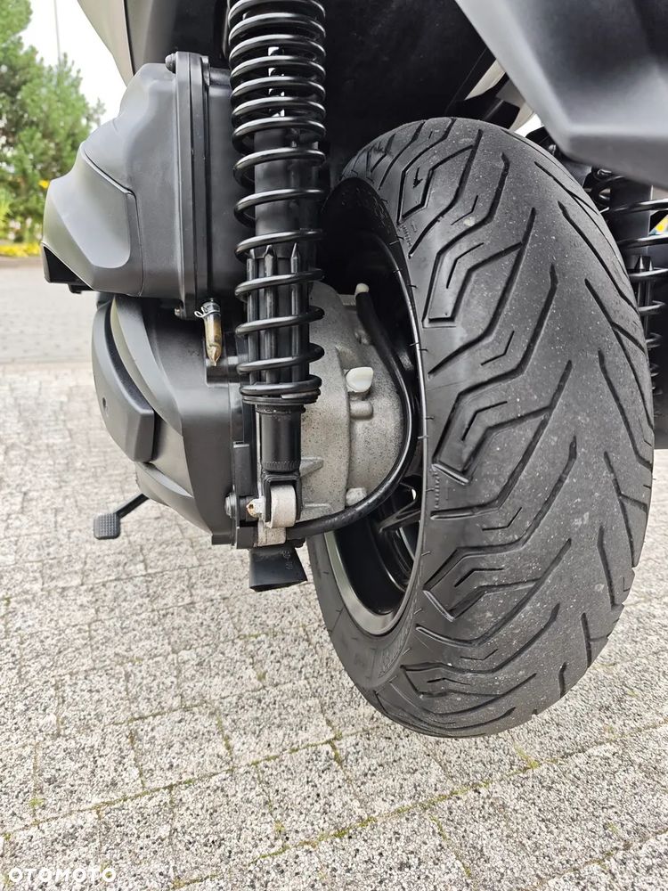 Yamaha X-max - 22